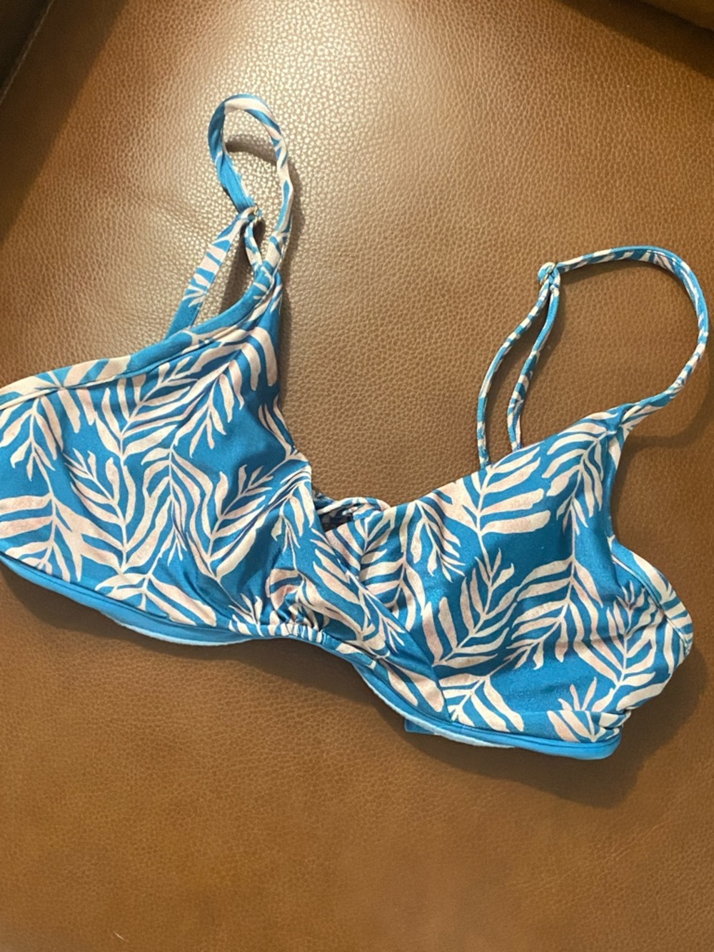 Rio de Sol Tropical Blue Leaf-Print Bikini Top Swim medium